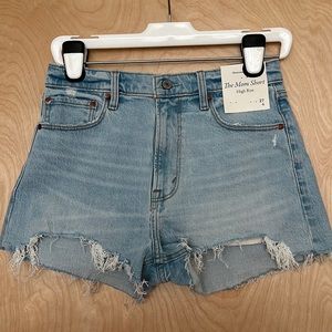NWT Abercrombie The Mom Short Size 27